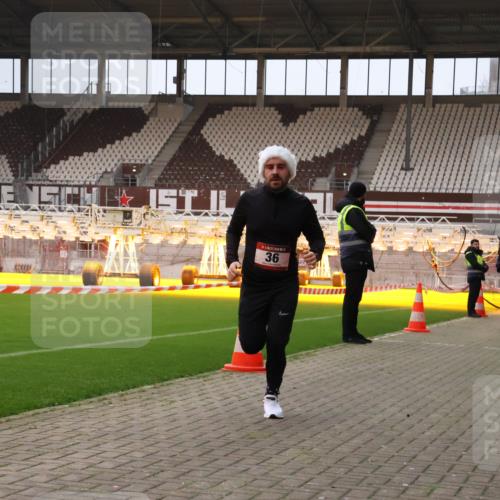 08.12.2024 - St. Pauli X-Mass-Run No. 14 Yannick Fuchs http://msf.ph/oto/7472549 08.12.2024 09:52:12 Ziel 36, 44, 1921 meine-sportfotos.de