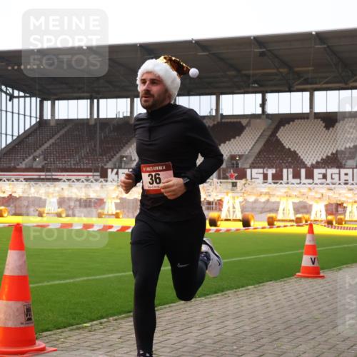 08.12.2024 - St. Pauli X-Mass-Run No. 14 Yannick Fuchs http://msf.ph/oto/7472558 08.12.2024 09:52:13 Ziel 36, 44, 1921 meine-sportfotos.de