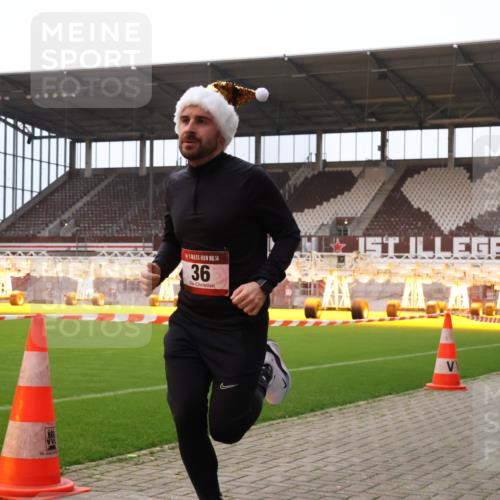 08.12.2024 - St. Pauli X-Mass-Run No. 14 Yannick Fuchs http://msf.ph/oto/7472561 08.12.2024 09:52:13 Ziel 36, 44, 1921 meine-sportfotos.de