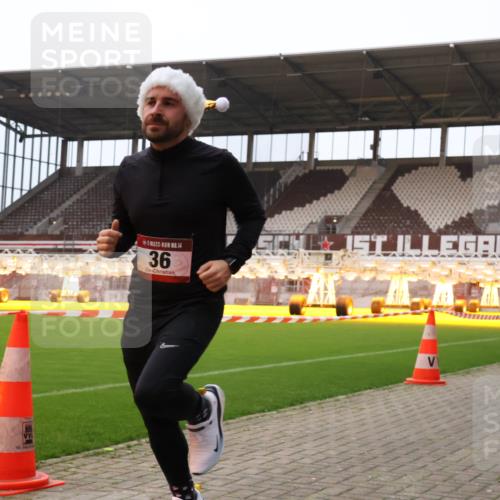08.12.2024 - St. Pauli X-Mass-Run No. 14 Yannick Fuchs http://msf.ph/oto/7472564 08.12.2024 09:52:13 Ziel 36, 44, 1921 meine-sportfotos.de