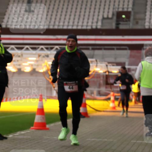 08.12.2024 - St. Pauli X-Mass-Run No. 14 Yannick Fuchs http://msf.ph/oto/7472566 08.12.2024 09:52:15 Ziel 36, 44, 1921, 2832 meine-sportfotos.de