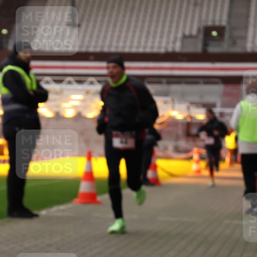 08.12.2024 - St. Pauli X-Mass-Run No. 14 Yannick Fuchs http://msf.ph/oto/7472577 08.12.2024 09:52:15 Ziel 36, 44, 1921, 2832 meine-sportfotos.de