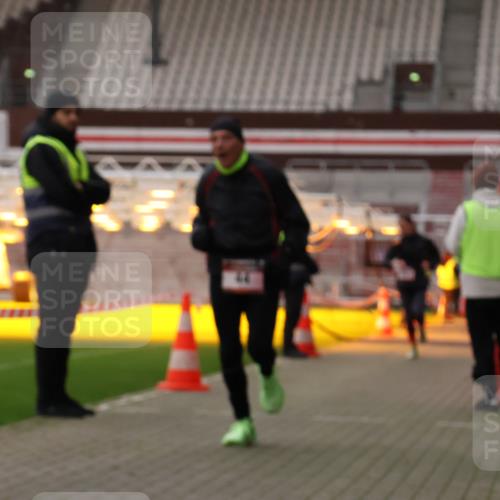 08.12.2024 - St. Pauli X-Mass-Run No. 14 Yannick Fuchs http://msf.ph/oto/7472582 08.12.2024 09:52:15 Ziel 36, 44, 1921, 2832 meine-sportfotos.de