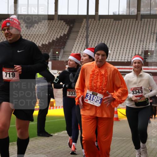08.12.2024 - St. Pauli X-Mass-Run No. 14 Yannick Fuchs http://msf.ph/oto/7472584 08.12.2024 10:06:53 Ziel 151, 621, 698, 719, 795, 885, 890, 1424, 1786, 1940, 2003, 2062, 2212, 2346, 2751, 2755, 3083, 3337, 3343 meine-sportfotos.de