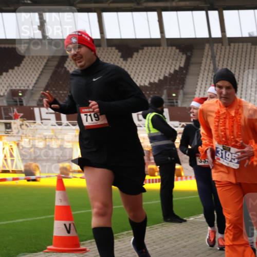 08.12.2024 - St. Pauli X-Mass-Run No. 14 Yannick Fuchs http://msf.ph/oto/7472591 08.12.2024 10:06:53 Ziel 151, 621, 698, 719, 795, 885, 890, 1424, 1786, 1940, 2003, 2062, 2212, 2346, 2751, 2755, 3083, 3337, 3343 meine-sportfotos.de