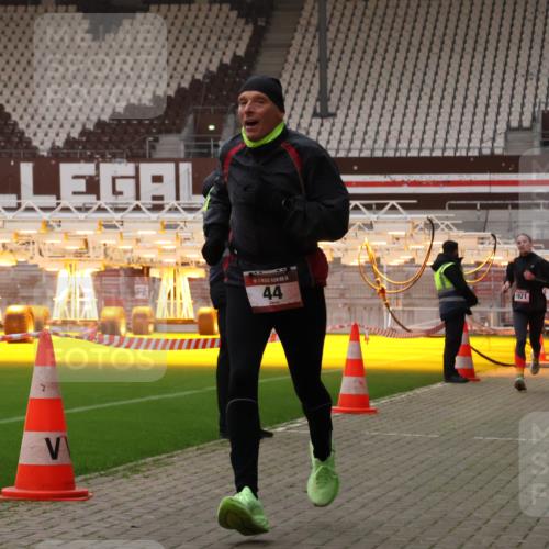 08.12.2024 - St. Pauli X-Mass-Run No. 14 Yannick Fuchs http://msf.ph/oto/7472597 08.12.2024 09:52:16 Ziel 36, 44, 1921, 2832 meine-sportfotos.de