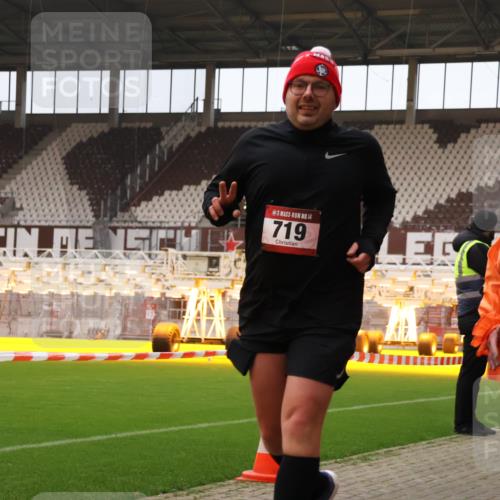 08.12.2024 - St. Pauli X-Mass-Run No. 14 Yannick Fuchs http://msf.ph/oto/7472602 08.12.2024 10:06:54 Ziel 151, 621, 698, 719, 795, 890, 1424, 1786, 1940, 2003, 2062, 2212, 2346, 2751, 2755, 3083, 3337, 3343 meine-sportfotos.de
