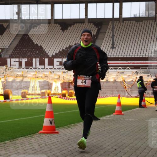 08.12.2024 - St. Pauli X-Mass-Run No. 14 Yannick Fuchs http://msf.ph/oto/7472603 08.12.2024 09:52:16 Ziel 36, 44, 1921, 2832 meine-sportfotos.de