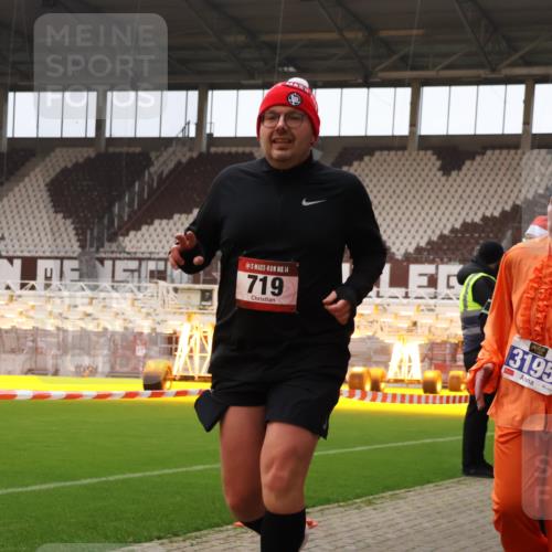 08.12.2024 - St. Pauli X-Mass-Run No. 14 Yannick Fuchs http://msf.ph/oto/7472605 08.12.2024 10:06:54 Ziel 151, 621, 698, 719, 795, 890, 1424, 1786, 1940, 2003, 2062, 2212, 2346, 2751, 2755, 3083, 3337, 3343 meine-sportfotos.de