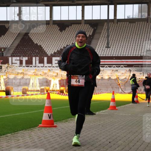 08.12.2024 - St. Pauli X-Mass-Run No. 14 Yannick Fuchs http://msf.ph/oto/7472606 08.12.2024 09:52:17 Ziel 36, 44, 1921, 2832 meine-sportfotos.de