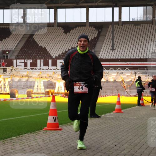 08.12.2024 - St. Pauli X-Mass-Run No. 14 Yannick Fuchs http://msf.ph/oto/7472609 08.12.2024 09:52:17 Ziel 36, 44, 1921, 2832 meine-sportfotos.de