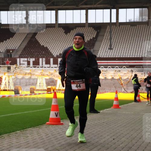 08.12.2024 - St. Pauli X-Mass-Run No. 14 Yannick Fuchs http://msf.ph/oto/7472612 08.12.2024 09:52:17 Ziel 36, 44, 1921, 2832 meine-sportfotos.de