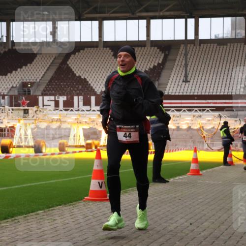 08.12.2024 - St. Pauli X-Mass-Run No. 14 Yannick Fuchs http://msf.ph/oto/7472615 08.12.2024 09:52:17 Ziel 36, 44, 1921, 2832 meine-sportfotos.de