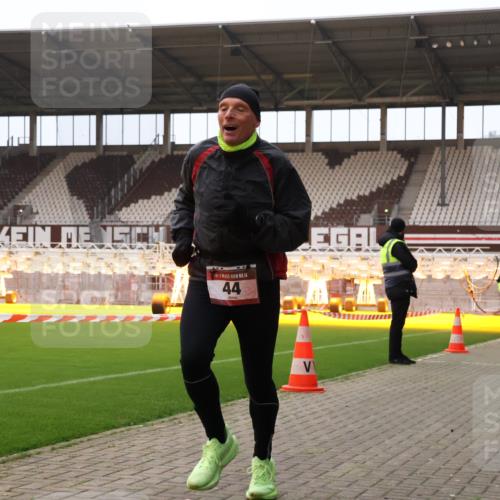 08.12.2024 - St. Pauli X-Mass-Run No. 14 Yannick Fuchs http://msf.ph/oto/7472617 08.12.2024 09:52:17 Ziel 36, 44, 1921, 2832 meine-sportfotos.de