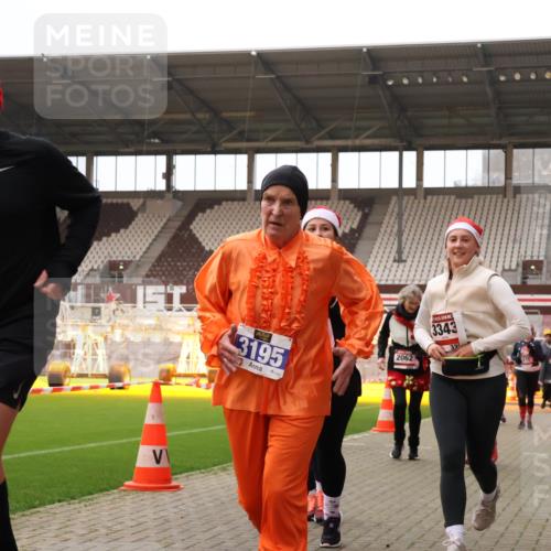 08.12.2024 - St. Pauli X-Mass-Run No. 14 Yannick Fuchs http://msf.ph/oto/7472621 08.12.2024 10:06:54 Ziel 151, 621, 698, 719, 795, 890, 1424, 1786, 1940, 2003, 2062, 2212, 2346, 2751, 2755, 3083, 3337, 3343 meine-sportfotos.de