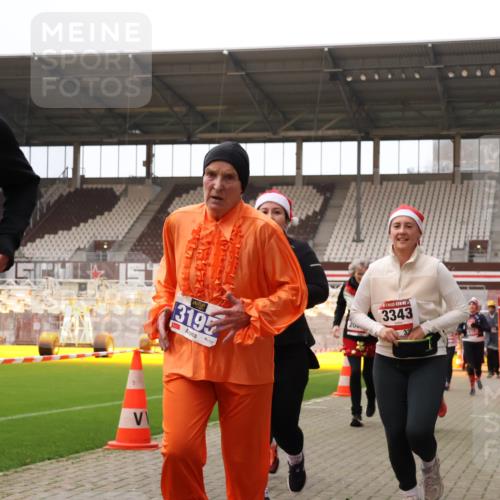 08.12.2024 - St. Pauli X-Mass-Run No. 14 Yannick Fuchs http://msf.ph/oto/7472627 08.12.2024 10:06:55 Ziel 151, 621, 698, 719, 795, 890, 1424, 1786, 1940, 2003, 2062, 2212, 2346, 2751, 2755, 2843, 2888, 3083, 3337, 3343 meine-sportfotos.de