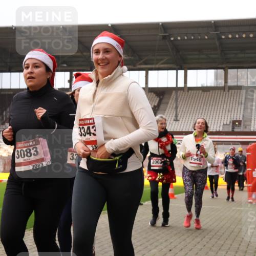 08.12.2024 - St. Pauli X-Mass-Run No. 14 Yannick Fuchs http://msf.ph/oto/7472658 08.12.2024 10:06:56 Ziel 151, 621, 698, 719, 795, 1424, 1786, 1940, 2003, 2062, 2212, 2346, 2751, 2755, 2843, 2861, 2888, 3083, 3337, 3343 meine-sportfotos.de