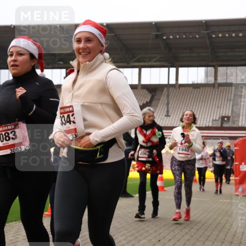 08.12.2024 - St. Pauli X-Mass-Run No. 14 Yannick Fuchs http://msf.ph/oto/7472660 08.12.2024 10:06:56 Ziel 151, 621, 698, 719, 795, 1424, 1786, 1940, 2003, 2062, 2212, 2346, 2751, 2755, 2843, 2861, 2888, 3083, 3337, 3343 meine-sportfotos.de