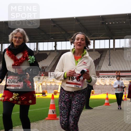 08.12.2024 - St. Pauli X-Mass-Run No. 14 Yannick Fuchs http://msf.ph/oto/7472700 08.12.2024 10:06:58 Ziel 129, 151, 719, 795, 1786, 1940, 2003, 2062, 2208, 2212, 2346, 2751, 2755, 2843, 2861, 2888, 3083, 3337, 3343 meine-sportfotos.de