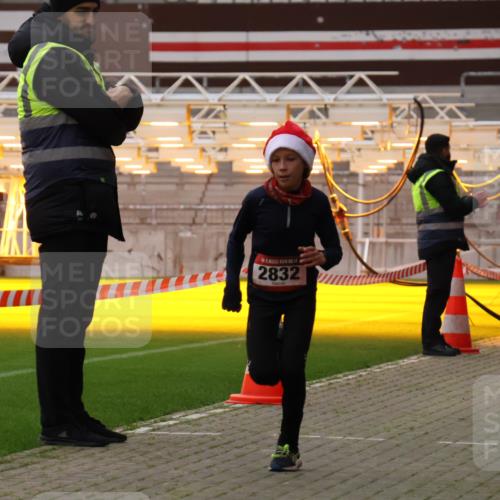 08.12.2024 - St. Pauli X-Mass-Run No. 14 Yannick Fuchs http://msf.ph/oto/7472701 08.12.2024 09:52:31 Ziel 423, 2741, 2832, 3305 meine-sportfotos.de