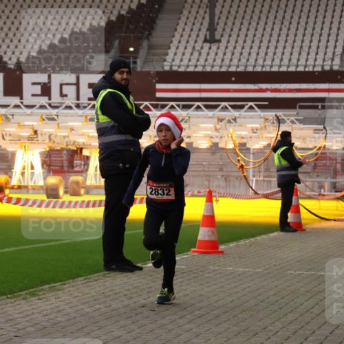 08.12.2024 - St. Pauli X-Mass-Run No. 14 Yannick Fuchs http://msf.ph/oto/7472705 08.12.2024 09:52:32 Ziel 423, 2741, 2832, 3305 meine-sportfotos.de