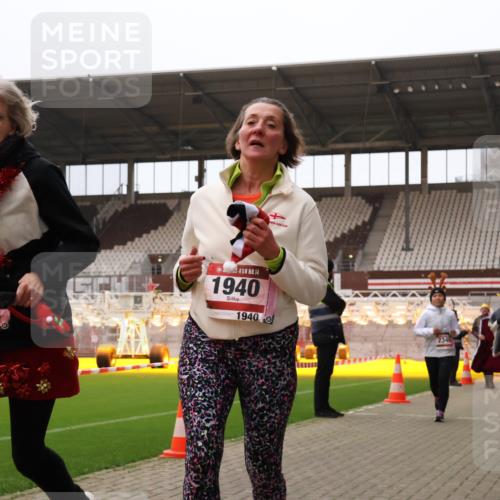 08.12.2024 - St. Pauli X-Mass-Run No. 14 Yannick Fuchs http://msf.ph/oto/7472708 08.12.2024 10:06:58 Ziel 129, 151, 719, 795, 1786, 1940, 2003, 2062, 2208, 2212, 2346, 2751, 2755, 2843, 2861, 2888, 3083, 3337, 3343 meine-sportfotos.de