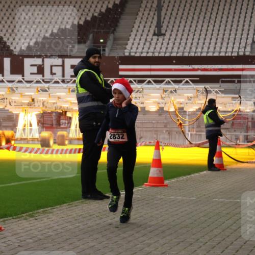 08.12.2024 - St. Pauli X-Mass-Run No. 14 Yannick Fuchs http://msf.ph/oto/7472709 08.12.2024 09:52:32 Ziel 423, 2741, 2832, 3305 meine-sportfotos.de