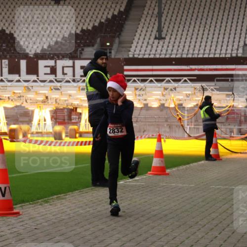 08.12.2024 - St. Pauli X-Mass-Run No. 14 Yannick Fuchs http://msf.ph/oto/7472715 08.12.2024 09:52:32 Ziel 423, 2741, 2832, 3305 meine-sportfotos.de
