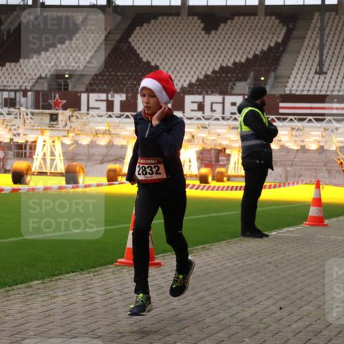 08.12.2024 - St. Pauli X-Mass-Run No. 14 Yannick Fuchs http://msf.ph/oto/7472721 08.12.2024 09:52:33 Ziel 423, 2741, 2832, 3305 meine-sportfotos.de