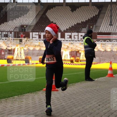 08.12.2024 - St. Pauli X-Mass-Run No. 14 Yannick Fuchs http://msf.ph/oto/7472724 08.12.2024 09:52:33 Ziel 423, 2741, 2832, 3305 meine-sportfotos.de
