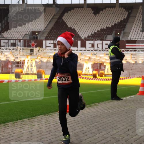 08.12.2024 - St. Pauli X-Mass-Run No. 14 Yannick Fuchs http://msf.ph/oto/7472728 08.12.2024 09:52:33 Ziel 423, 2741, 2832, 3305 meine-sportfotos.de