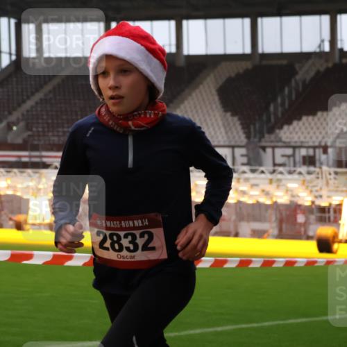 08.12.2024 - St. Pauli X-Mass-Run No. 14 Yannick Fuchs http://msf.ph/oto/7472731 08.12.2024 09:52:34 Ziel 423, 2741, 2832, 3305 meine-sportfotos.de