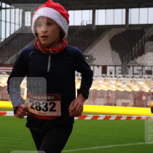 08.12.2024 - St. Pauli X-Mass-Run No. 14 Yannick Fuchs http://msf.ph/oto/7472734 08.12.2024 09:52:34 Ziel 423, 2741, 2832, 3305 meine-sportfotos.de