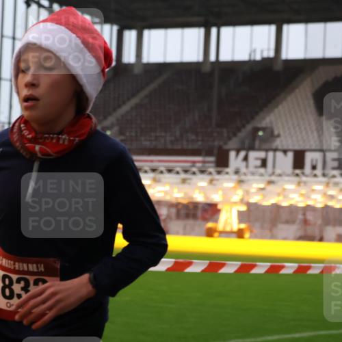 08.12.2024 - St. Pauli X-Mass-Run No. 14 Yannick Fuchs http://msf.ph/oto/7472741 08.12.2024 09:52:35 Ziel 423, 2741, 2832, 3305 meine-sportfotos.de