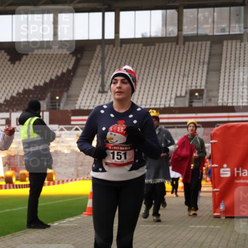 08.12.2024 - St. Pauli X-Mass-Run No. 14 Yannick Fuchs http://msf.ph/oto/7472772 08.12.2024 10:07:01 Ziel 129, 151, 165, 719, 1007, 1720, 1940, 2062, 2099, 2208, 2212, 2346, 2755, 2843, 2861, 2888, 3083, 3337, 3338, 3342, 3343 meine-sportfotos.de
