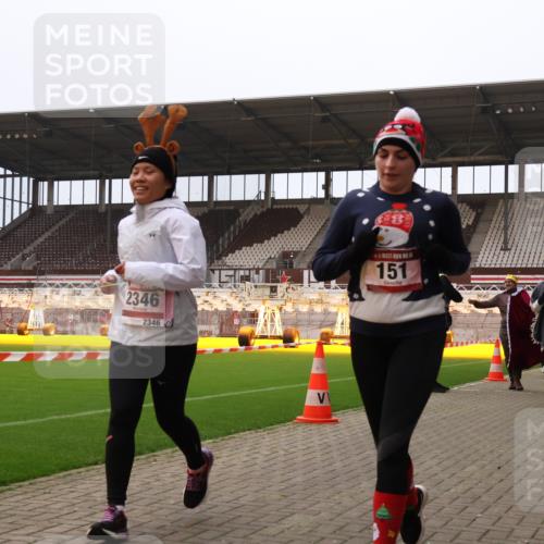 08.12.2024 - St. Pauli X-Mass-Run No. 14 Yannick Fuchs http://msf.ph/oto/7472815 08.12.2024 10:07:02 Ziel 129, 151, 165, 719, 1007, 1720, 1940, 2062, 2099, 2208, 2212, 2346, 2843, 2861, 2888, 3083, 3337, 3338, 3342, 3343 meine-sportfotos.de