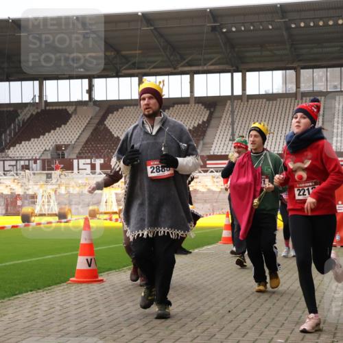 08.12.2024 - St. Pauli X-Mass-Run No. 14 Yannick Fuchs http://msf.ph/oto/7472840 08.12.2024 10:07:05 Ziel 129, 151, 165, 719, 1007, 1426, 1720, 1940, 2062, 2099, 2208, 2212, 2346, 2843, 2861, 2888, 3083, 3153, 3338, 3342, 3343 meine-sportfotos.de