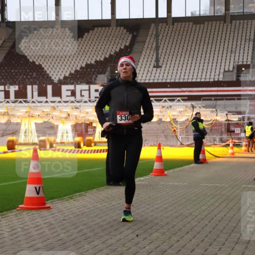 08.12.2024 - St. Pauli X-Mass-Run No. 14 Yannick Fuchs http://msf.ph/oto/7472843 08.12.2024 09:52:42 Ziel 423, 2741, 3305 meine-sportfotos.de
