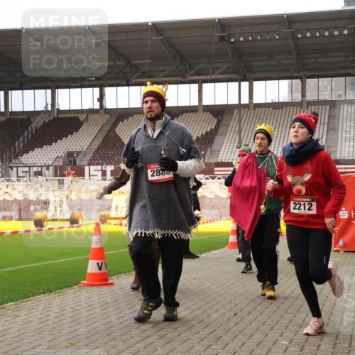 08.12.2024 - St. Pauli X-Mass-Run No. 14 Yannick Fuchs http://msf.ph/oto/7472845 08.12.2024 10:07:05 Ziel 129, 151, 165, 719, 1007, 1426, 1720, 1940, 2062, 2099, 2208, 2212, 2346, 2843, 2861, 2888, 3083, 3153, 3338, 3342, 3343 meine-sportfotos.de