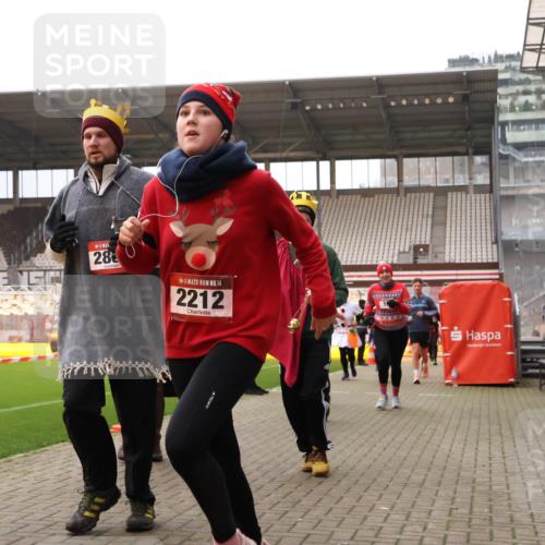 08.12.2024 - St. Pauli X-Mass-Run No. 14 Yannick Fuchs http://msf.ph/oto/7472853 08.12.2024 10:07:06 Ziel 129, 151, 165, 892, 1007, 1426, 1720, 1940, 2062, 2099, 2208, 2212, 2346, 2843, 2861, 2888, 3083, 3153, 3338, 3342, 3343 meine-sportfotos.de