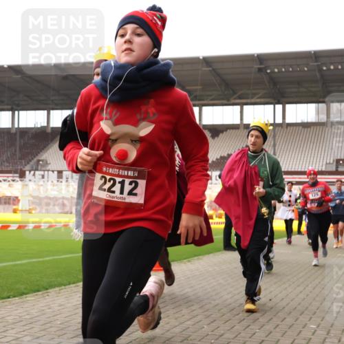 08.12.2024 - St. Pauli X-Mass-Run No. 14 Yannick Fuchs http://msf.ph/oto/7472864 08.12.2024 10:07:06 Ziel 129, 151, 165, 892, 1007, 1426, 1720, 1940, 2062, 2099, 2208, 2212, 2346, 2843, 2861, 2888, 3083, 3153, 3338, 3342, 3343 meine-sportfotos.de