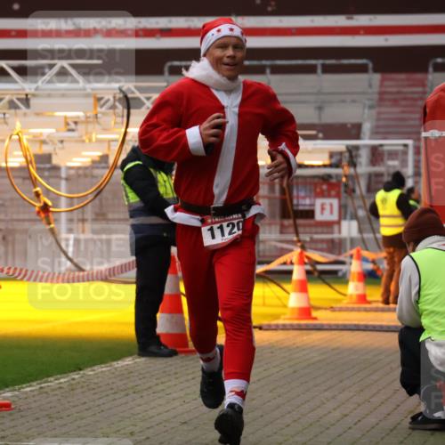 08.12.2024 - St. Pauli X-Mass-Run No. 14 Yannick Fuchs http://msf.ph/oto/7472881 08.12.2024 09:53:00 Ziel 1120 meine-sportfotos.de