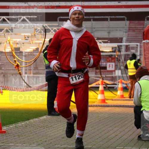 08.12.2024 - St. Pauli X-Mass-Run No. 14 Yannick Fuchs http://msf.ph/oto/7472888 08.12.2024 09:53:00 Ziel 1120 meine-sportfotos.de