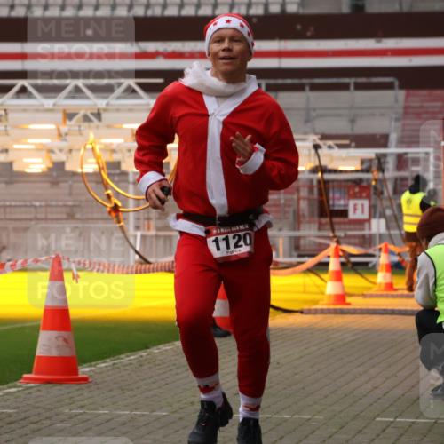08.12.2024 - St. Pauli X-Mass-Run No. 14 Yannick Fuchs http://msf.ph/oto/7472891 08.12.2024 09:53:01 Ziel 1120 meine-sportfotos.de