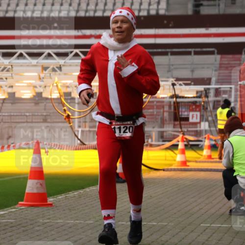 08.12.2024 - St. Pauli X-Mass-Run No. 14 Yannick Fuchs http://msf.ph/oto/7472894 08.12.2024 09:53:01 Ziel 1120 meine-sportfotos.de