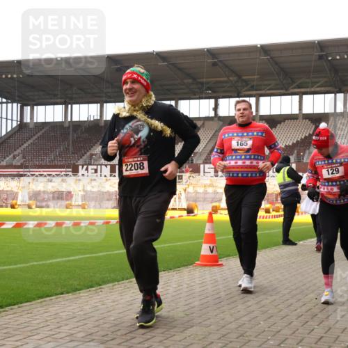 08.12.2024 - St. Pauli X-Mass-Run No. 14 Yannick Fuchs http://msf.ph/oto/7472898 08.12.2024 10:07:08 Ziel 129, 151, 165, 892, 1007, 1124, 1426, 1720, 1940, 2062, 2099, 2208, 2212, 2346, 2843, 2861, 2888, 3083, 3153, 3338, 3342, 3343 meine-sportfotos.de