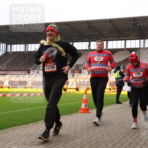 08.12.2024 - St. Pauli X-Mass-Run No. 14 Yannick Fuchs http://msf.ph/oto/7472900 08.12.2024 10:07:09 Ziel 129, 151, 165, 892, 1007, 1124, 1426, 1720, 2062, 2099, 2208, 2212, 2346, 2843, 2861, 2888, 3153, 3338, 3342 meine-sportfotos.de