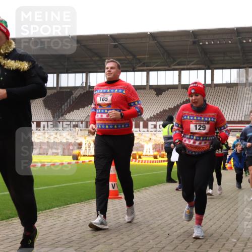 08.12.2024 - St. Pauli X-Mass-Run No. 14 Yannick Fuchs http://msf.ph/oto/7472904 08.12.2024 10:07:09 Ziel 129, 151, 165, 892, 1007, 1124, 1426, 1720, 2062, 2099, 2208, 2212, 2346, 2843, 2861, 2888, 3153, 3338, 3342 meine-sportfotos.de