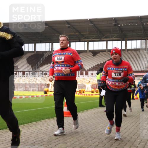 08.12.2024 - St. Pauli X-Mass-Run No. 14 Yannick Fuchs http://msf.ph/oto/7472907 08.12.2024 10:07:09 Ziel 129, 151, 165, 892, 1007, 1124, 1426, 1720, 2062, 2099, 2208, 2212, 2346, 2843, 2861, 2888, 3153, 3338, 3342 meine-sportfotos.de