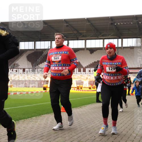 08.12.2024 - St. Pauli X-Mass-Run No. 14 Yannick Fuchs http://msf.ph/oto/7472910 08.12.2024 10:07:09 Ziel 129, 151, 165, 892, 1007, 1124, 1426, 1720, 2062, 2099, 2208, 2212, 2346, 2843, 2861, 2888, 3153, 3338, 3342 meine-sportfotos.de